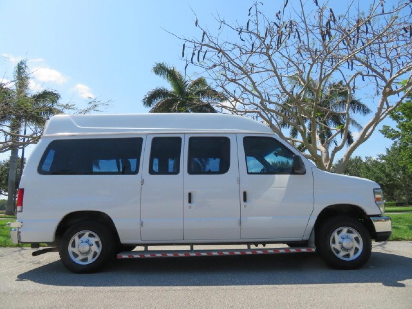 2014 White /Gray Ford E-Series Van (1FTNE1EW1ED) , Automatic transmission, located at 4301 Oak Circle #19, Boca Raton, FL, 33431, (954) 561-2499, 26.388861, -80.084038 - Photo#6